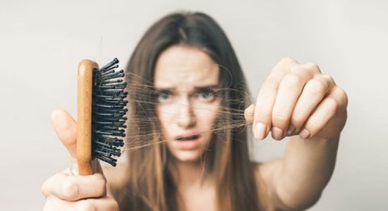 Causas y soluciones para la caída del pelo en mujeres